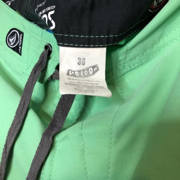 Volcom bathing suit - Picture 4 of 4